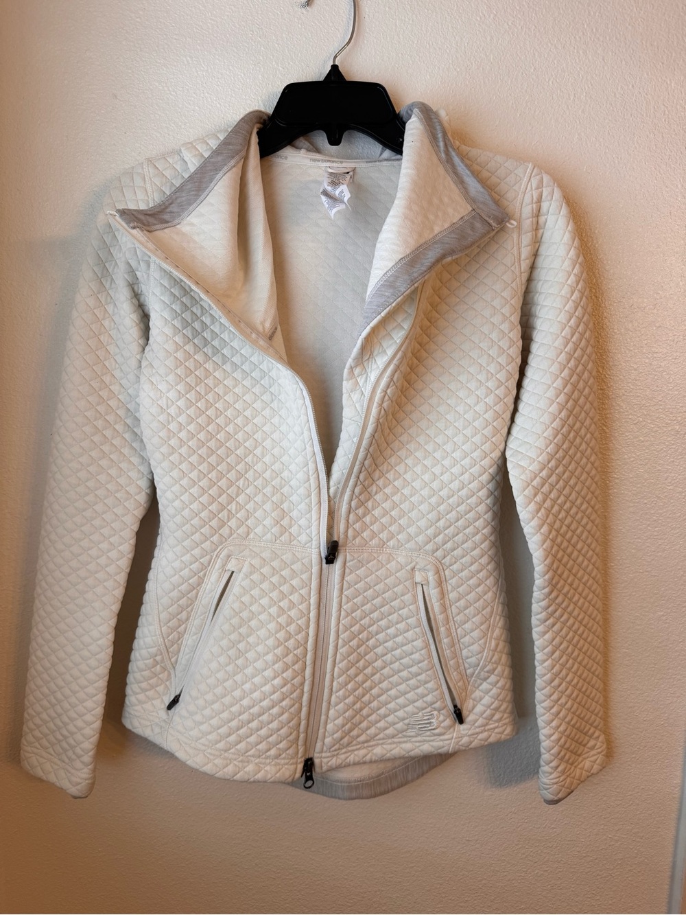 New Balance Quilted Hooded Jacket - Cream/Off-White XS - Picture 3 of 6